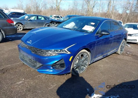 2022 Kia K5 Gt-Line z USA, uszkodzony, nr VIN 5XXG64J29NG099105